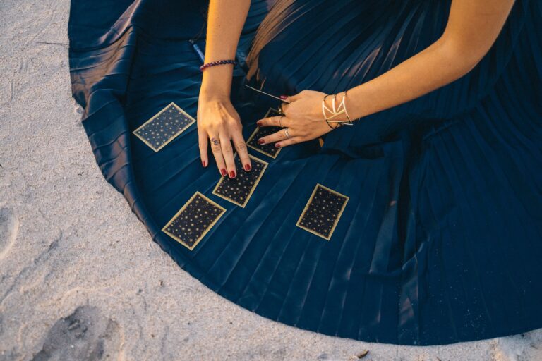 Tarot Reading Techniques vs Common Beginner Mistakes