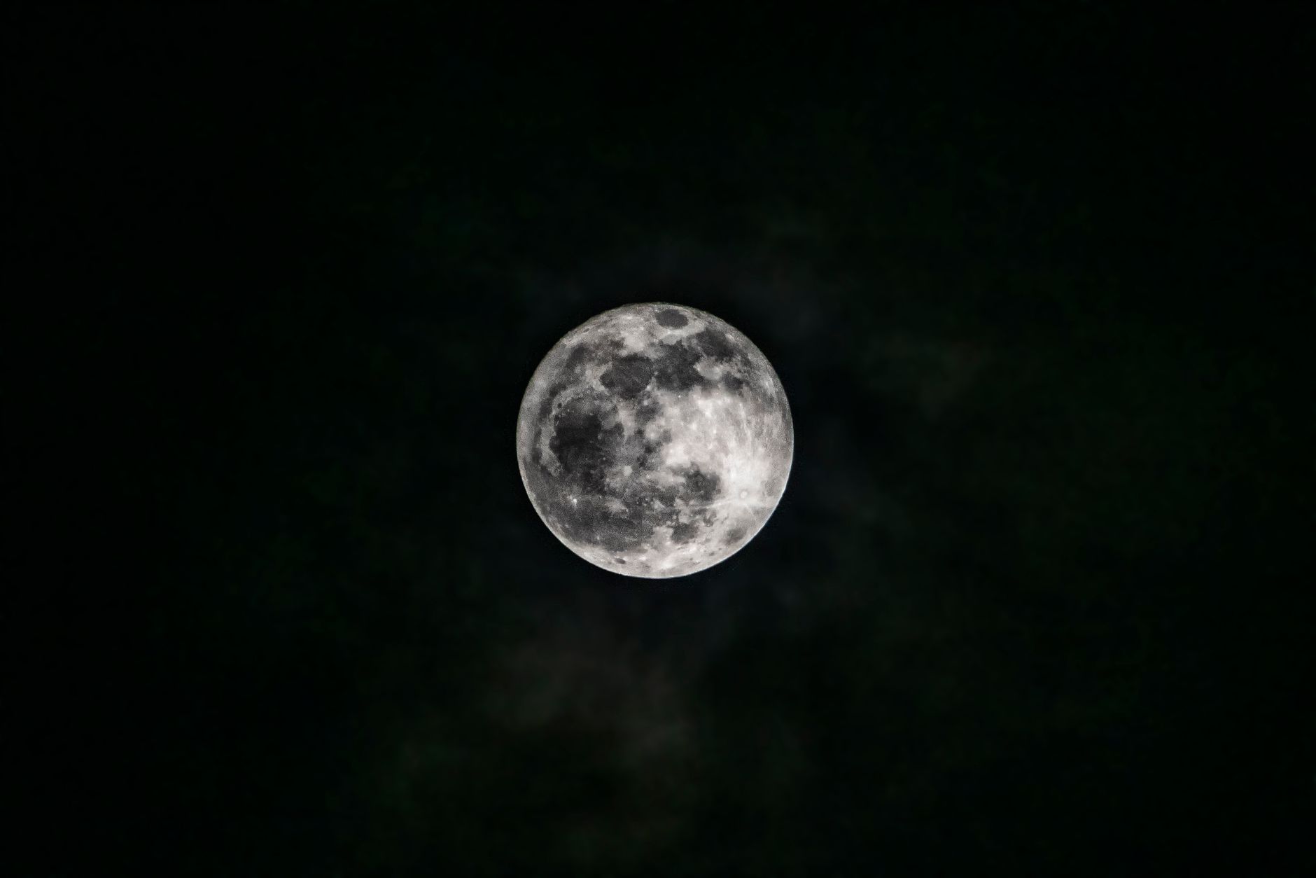 Does the Full Moon Really Affect Human Behavior? Scientific Evidence vs. Lunar Myth